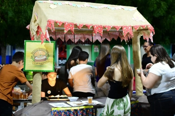 Foto - II FEIRA DO EMPREENDEDORISMO DA ESCOLA MUNICIPAL JOÃO BERNARDINO DE LIMA